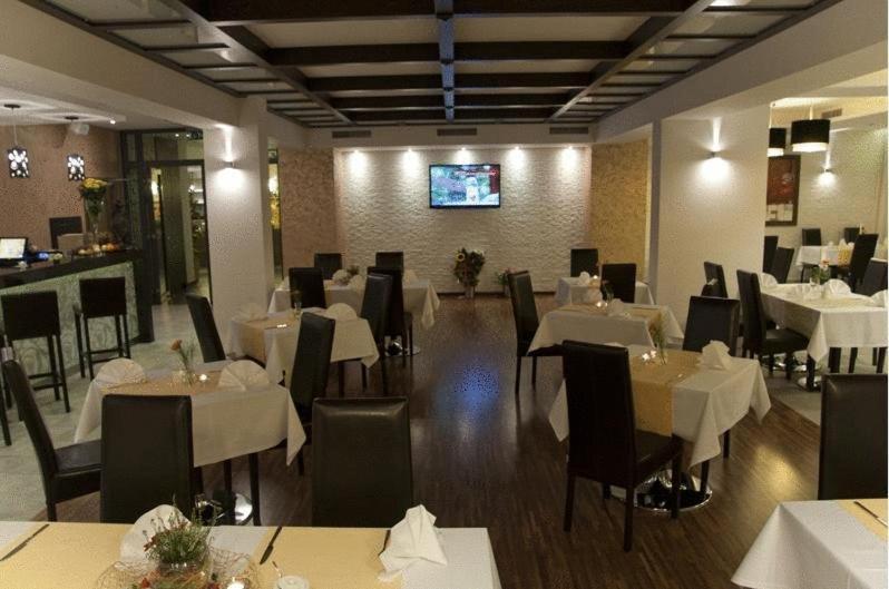 Hotel Vis A Vis Oleśnica Dış mekan fotoğraf