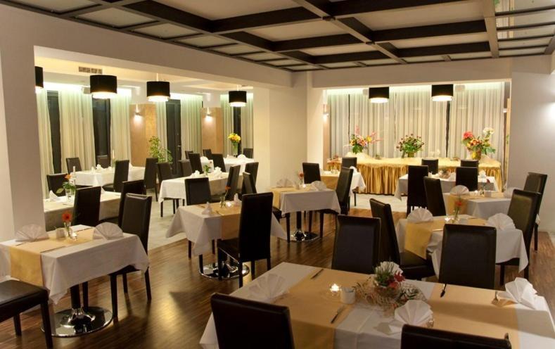 Hotel Vis A Vis Oleśnica Dış mekan fotoğraf