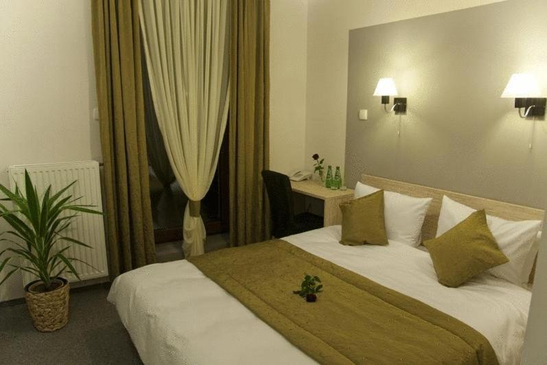Hotel Vis A Vis Oleśnica Dış mekan fotoğraf